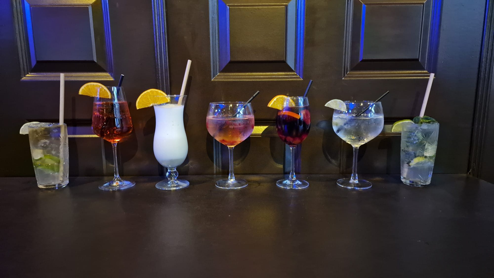Cocktails op de bar bij Thuishaven